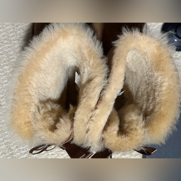 UGG Australia Bailey Bow Boots Worn TWICE Retail $210 - Picture 6 of 9